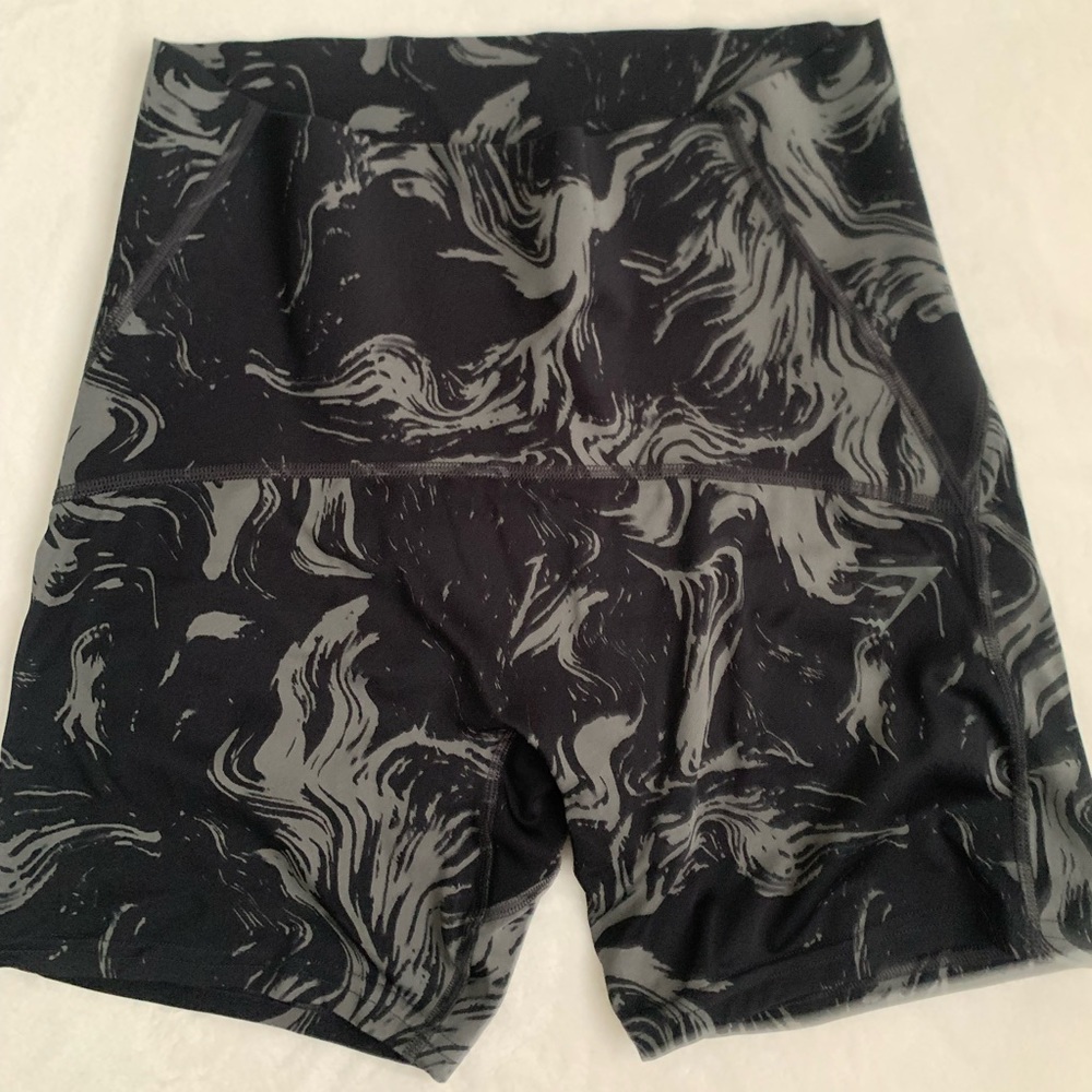 Gymshark compression shorts size L🖤